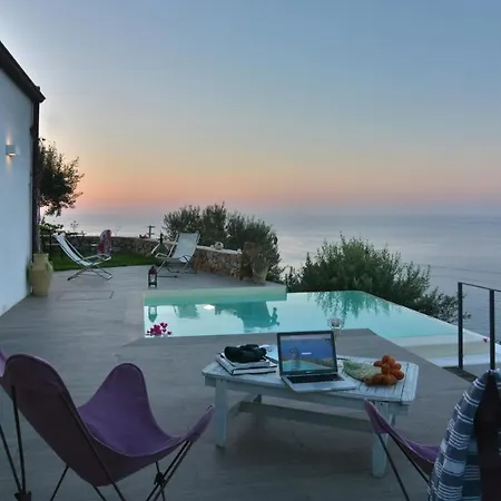 Villa Talia 4, Emma