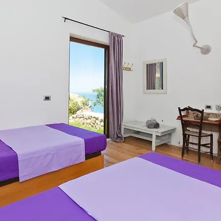 Villa Talia 4, Emma Cefalù